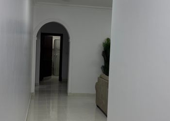 شقة بصالة و غرفتين نوم 