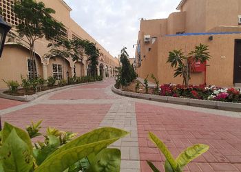شاليه واسع بمجلس ومسبح 
