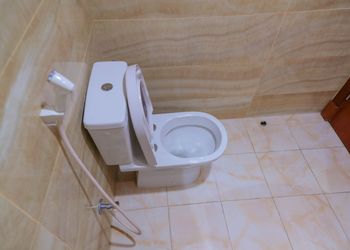 استديو بأثاث مريح وبسيط 
