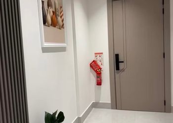 استديو بسرير ماستر وجلسه جانبيه