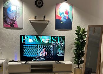 استديو بأثاث مريح وبسيط 