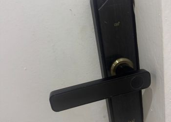 استديو بسرير ماستر وجلسة جانبية