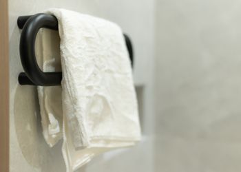 شقة بغرفة معيشة وغرفتين نوم 