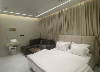 استديو بسرير ماستر وجلسة جانبية