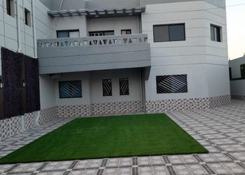 شقة بغرفتين نوم وصالة مريحة 