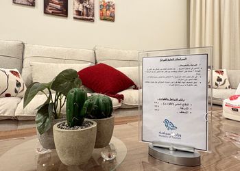 شقة بغرفة معيشة وغرفة نوم 