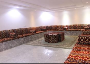 استراحة بمسطح اخضر وألعاب أطفال