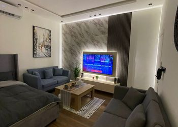 استديو بتصميم انيق ودخول ذاتي 