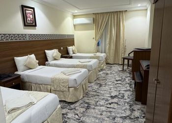 غرفة بأسرة فردية
