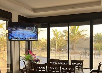 استراحة بمسطح اخضر و مسبح خارجي