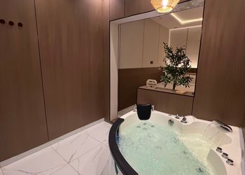 استديو بسرير ماستر وجلسة جانبية