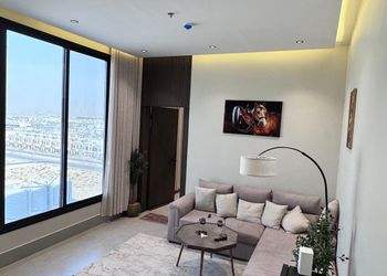 شقة بدخول ذاتي وصالة أنيقة 