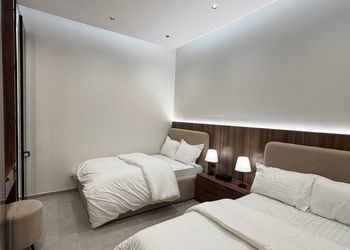 شقة ثلاث غرف نوم بتصميم مودرن