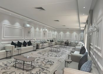 استراحة بمسطح اخضر ومجالس