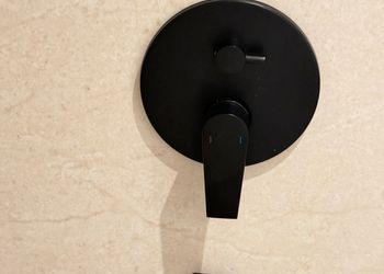 استديو بسرير ماستر وجلسة جانبية 