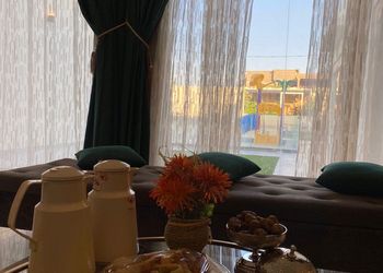 شاليه بمسبح خارجي وألعاب مائية