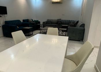 شاليه بجلسة خارجية وغرفتين نوم 