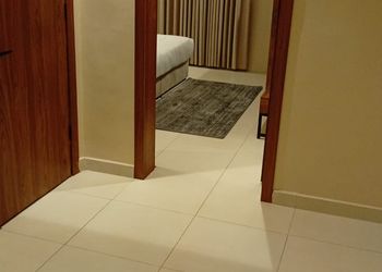 استديو بأثاث مريح وبسيط 