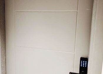 استديو بأثاث مريح وبسيط 
