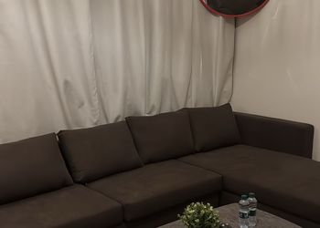 شقة بغرفة ماستر وصالة 