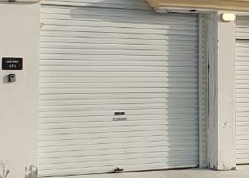استديو بفناء خارجي ومدخل سيارة 