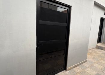 استديو بسرير ماستر وجلسة جانبية 