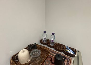 استديو بأثاث مريح وبسيط 