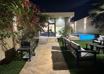 شاليه بمسطح اخضر