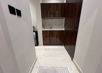 استديو بأثاث مريح وبسيط 