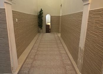 شقة واسعة بغرفتين نوم وصالة 