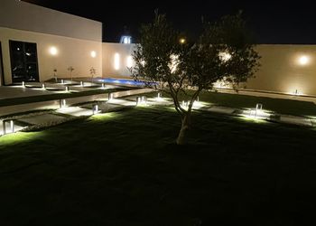 شاليه بمجلس وفناء خارجي 