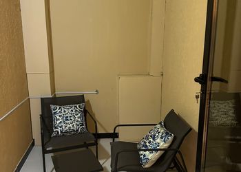 استديو بسرير ماستر وجلسة جانبية