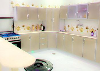 شاليه بمسبح خارجي بحاجز ومسطحات خضراء