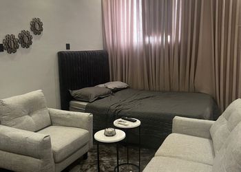 استديو بسرير ماستر وجلسة جانبية 