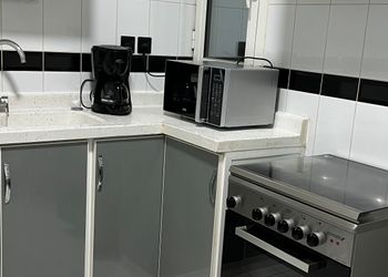 شقة بغرفة معيشة وغرفة نوم 
