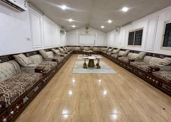 استراحة بمسطح اخضر وجلسه خارجيه
