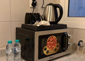 شقة بغرفة معيشة وغرفة نوم 