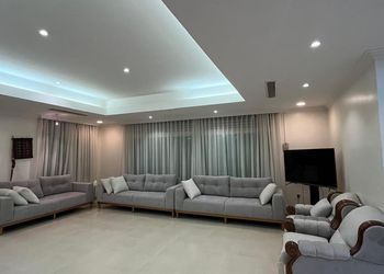 منتجع بمسبح ومسطح اخضر