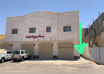 شقة بصالة أنيقة ودخول ذاتي 