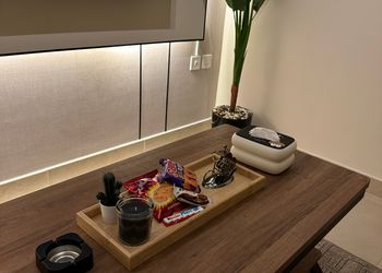 استديو بأثاث مريح وبسيط 