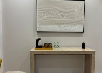 شقة بصالة أنيقة ودخول ذاتي