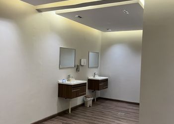 استراحة  بمسبح ومسطح اخضر 