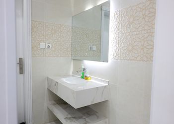 استديو بأثاث مريح وبسيط 