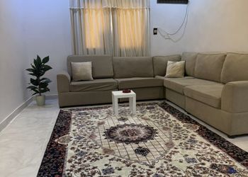 شقة بصالة جلوس وغرفة نوم 