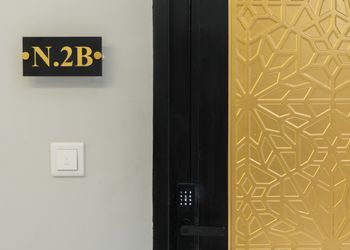 استديو بسرير ماستر وجلسة جانبية 