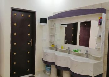 استراحة بجلسة خارجية ومسطح اخضر