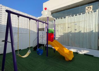 شاليه بغرفة نوم مطلة على المسبح