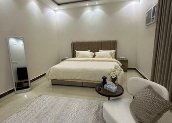 استديو بسرير ماستر وجلسة جانبية