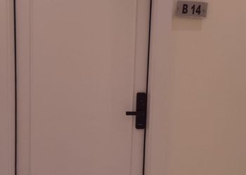 استديو بسرير ماستر وجلسة جانبية 