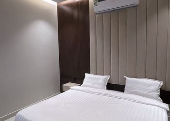 استديو بسرير ماستر وأثاث مريح 